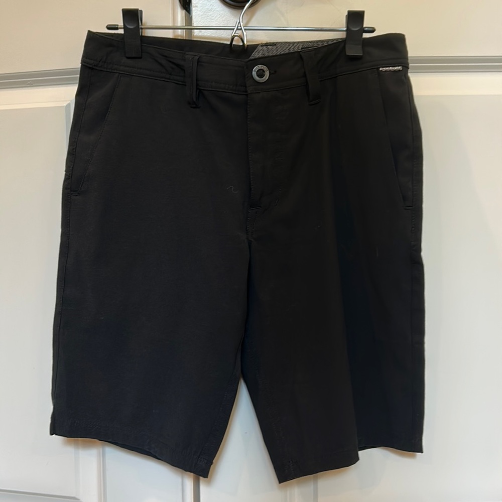Men”a Volcom Size 29 Black hybrid shorts